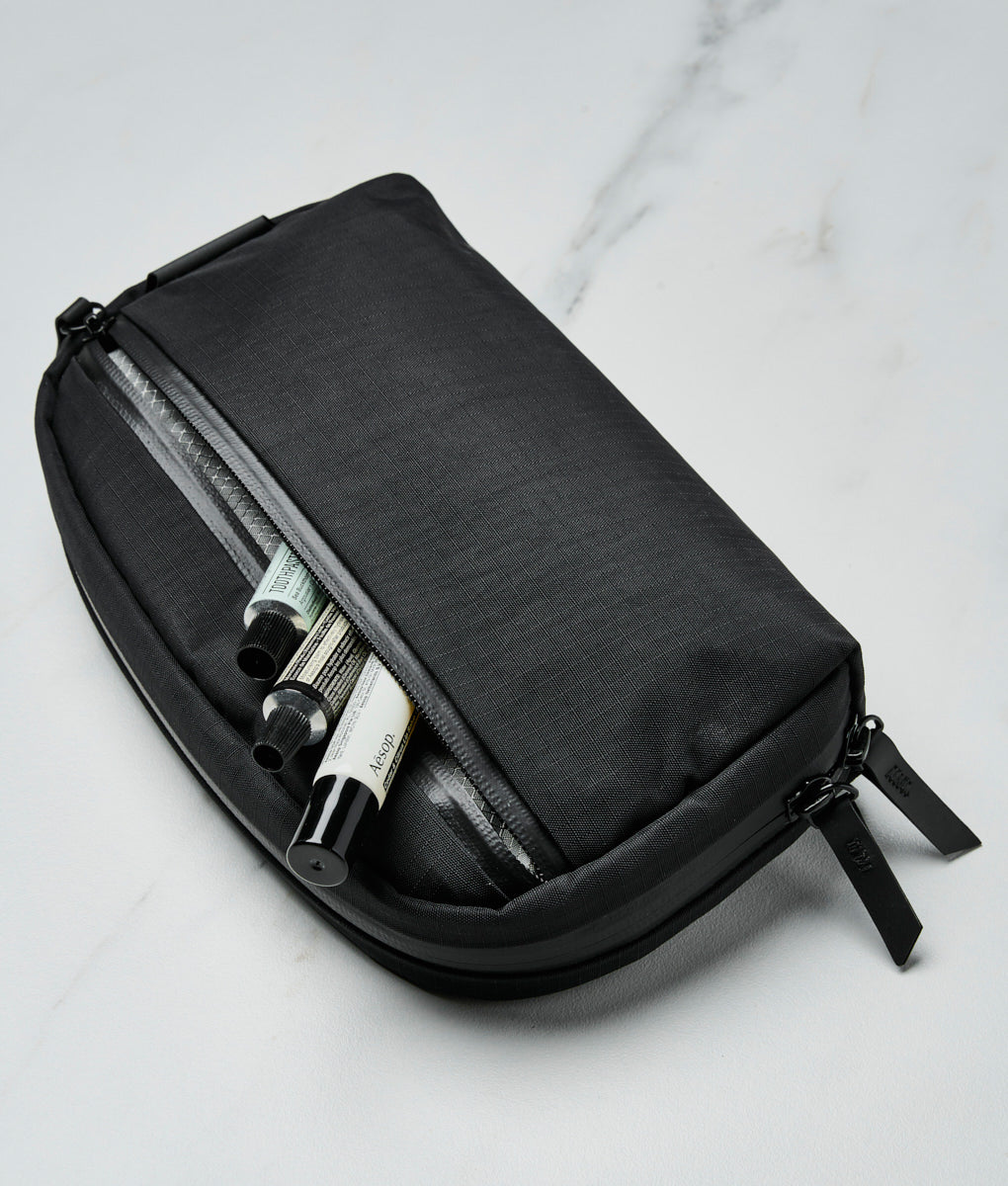 TOILETRY BAG